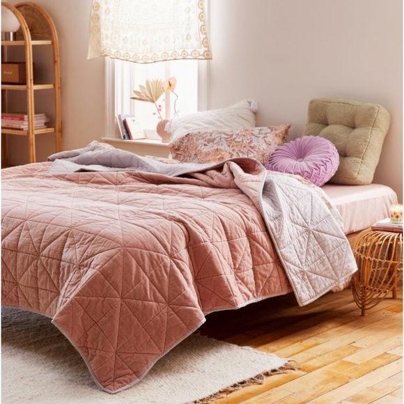 Urban Outfitters Other - UO Velvet Quilt💓✨